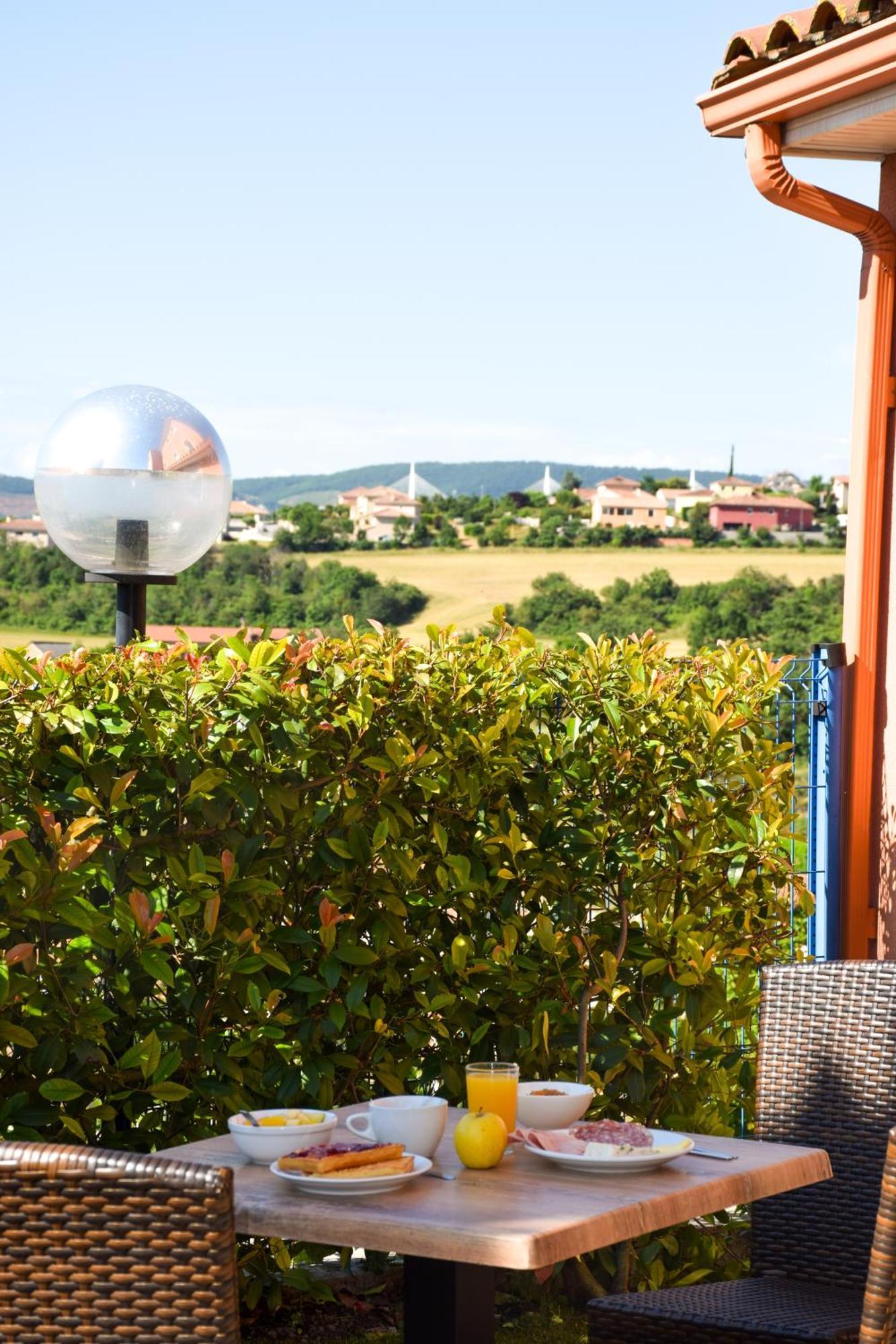 Ibis Budget Millau Viaduc ภายนอก รูปภาพ
